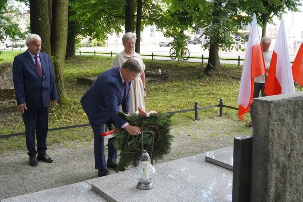 Żory pamiętają Powstańców Śląskich – hołd na starym cmentarzu 6