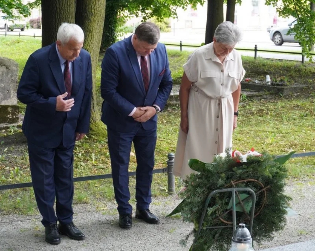 Żory pamiętają Powstańców Śląskich – hołd na starym cmentarzu 7