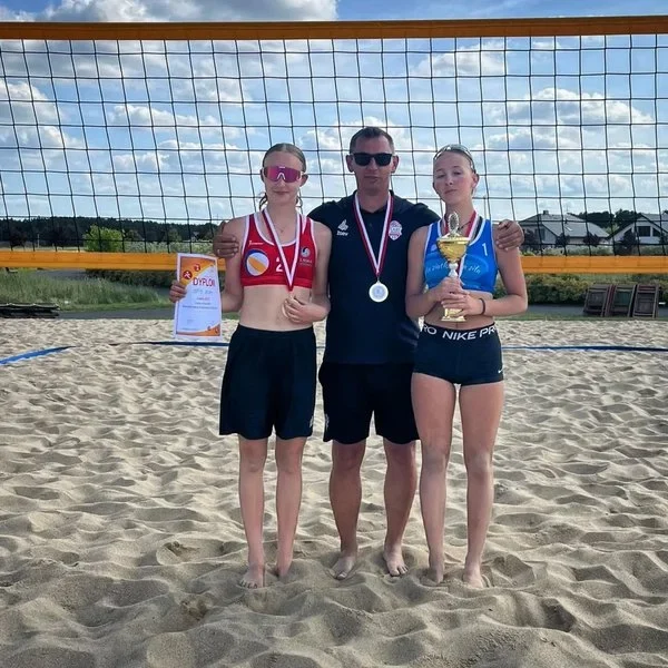 Mistrzynie Polski z Żor! Sukces uczennic SP 3 w siatkówce plażowej