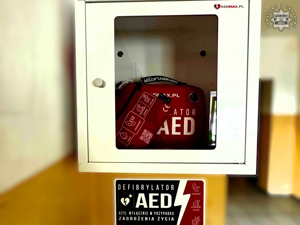 Defibrylator AED w Komisariacie V Zabrze – sprzęt ratujący życie dostępny 24/7