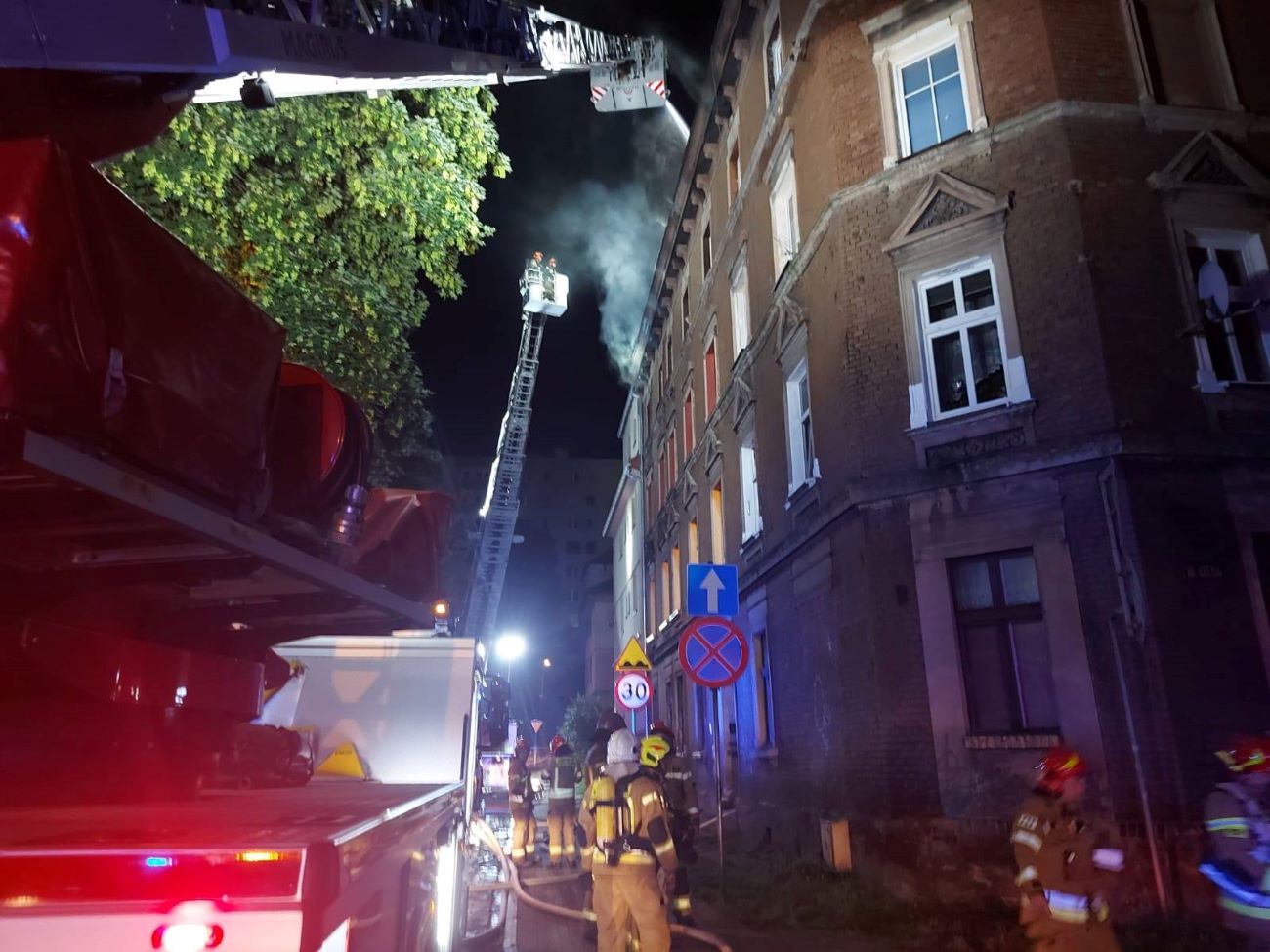 Nocna akcja strażaków. Paliło się przy ulicy Świętego Urbana