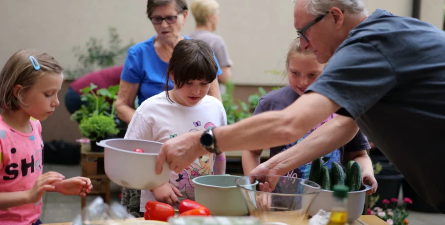 Wspólne sadzenie, gotowanie i integracja – warsztaty ekologiczno-kulinarne w DOK Biskupice