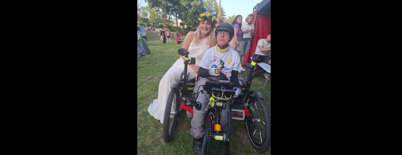 Łukasz Wiliński z rekordem życiowym! Przejechał na trajce 226 km wokół stawu Skałka