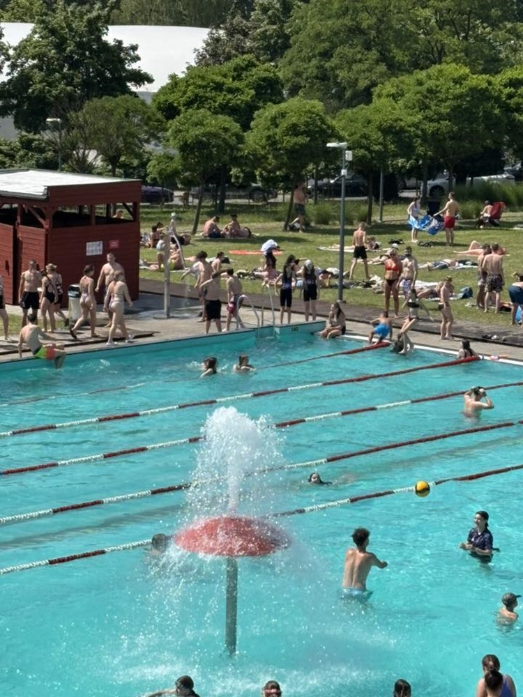 Otwarcie kąpieliska na Skałce 11