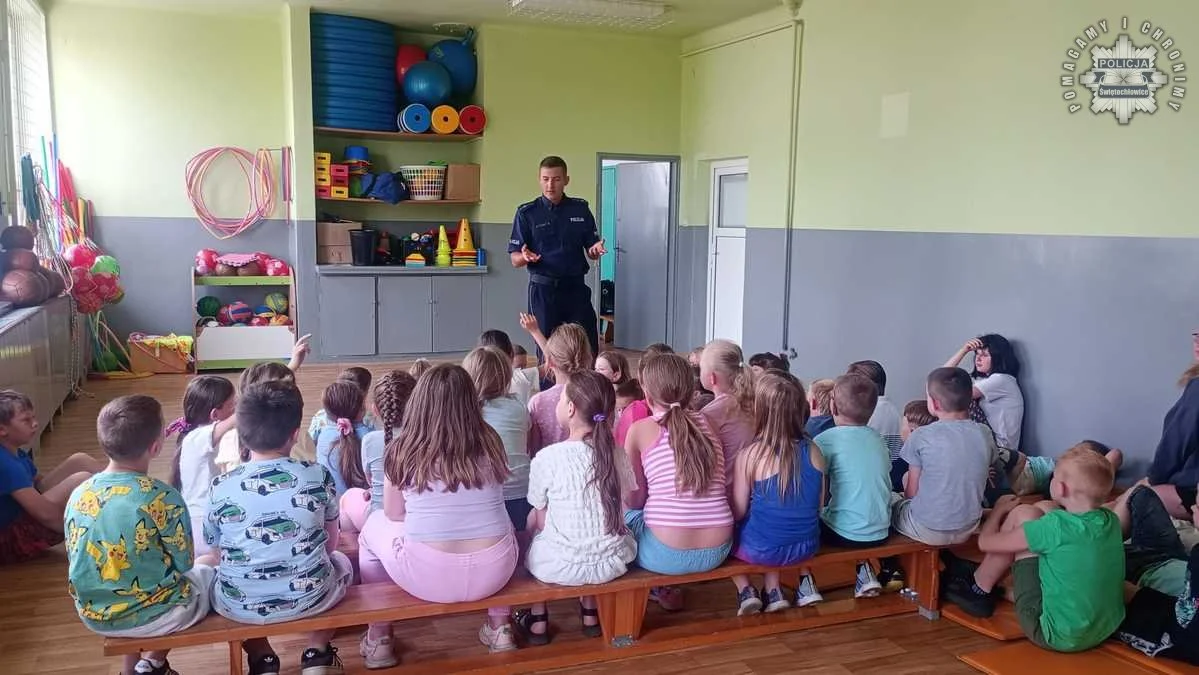 Kampania "Kręci mnie bezpieczeństwo w lecie" - mundurowi spotkali się z uczniami