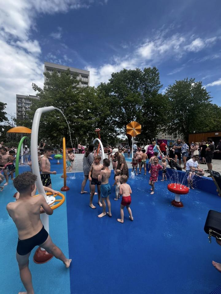 Otwarcie nowego wodnego placu zabaw 8