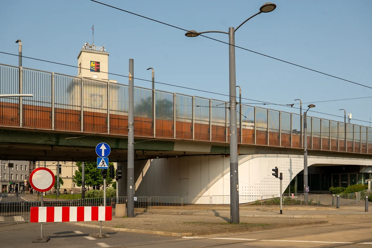 Władze miasta mają zdecydować o losach estakady - przekazał wojewoda Marek Wójcik