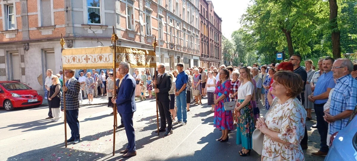 Ulicami miasta przejdą wierni! Boże Ciało w Chorzowie – trasy i godziny procesji