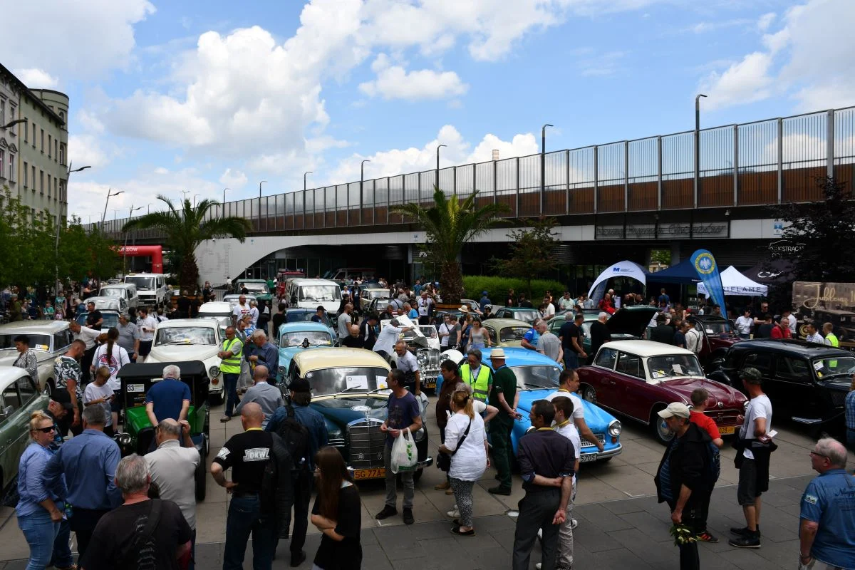 Święto motoryzacji w centrum miasta — na rynku odbył się III Chorzowski Klasyk!
