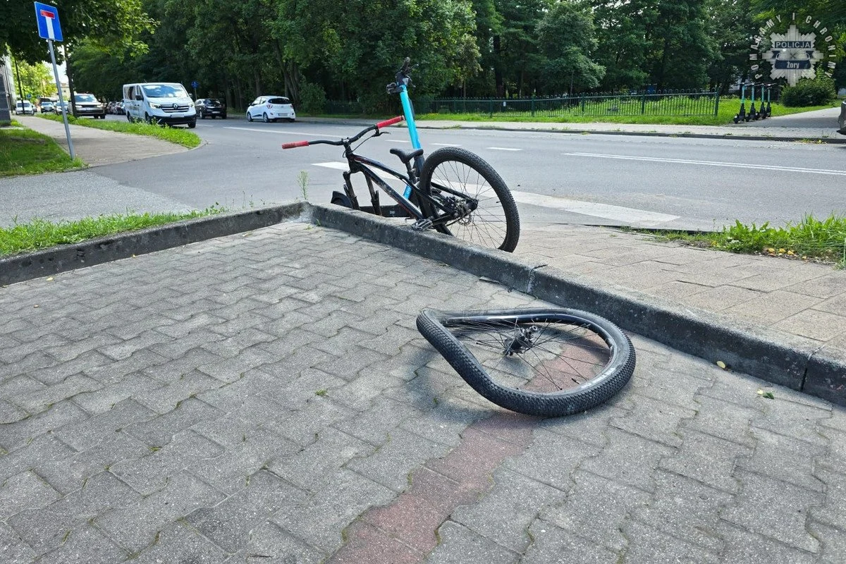 Niebezpieczne zdarzenie w Żorach. 12-latek wjechał pod koła ciężarówki