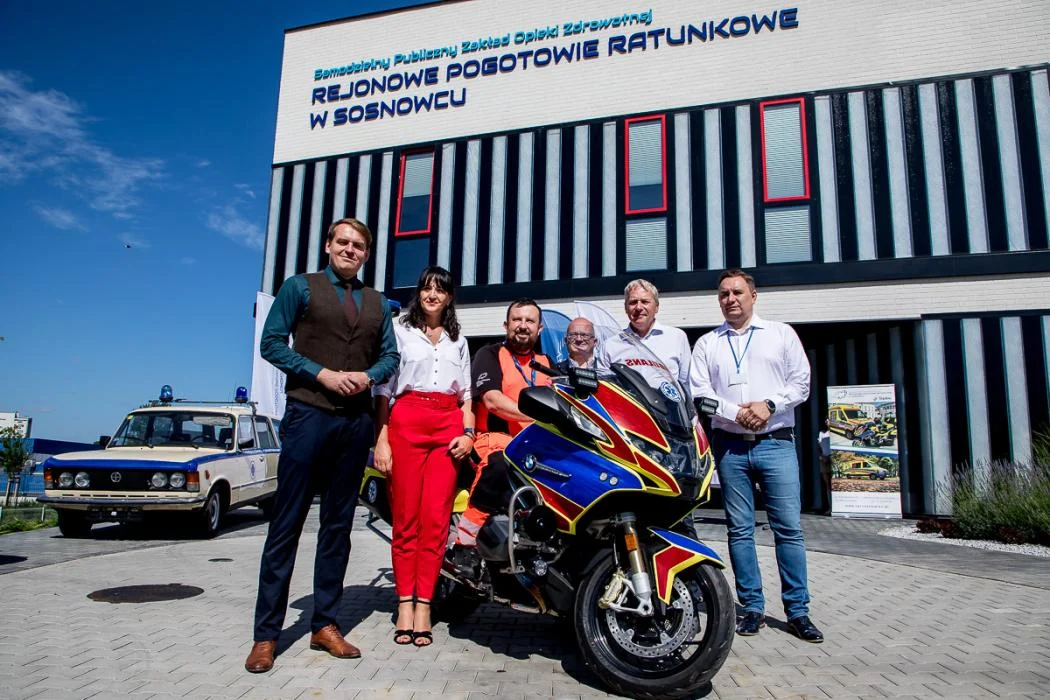 W siedzibie Rejonowego Pogotowia Ratunkowego w Sosnowcu przekazano nowoczesny motoambulans