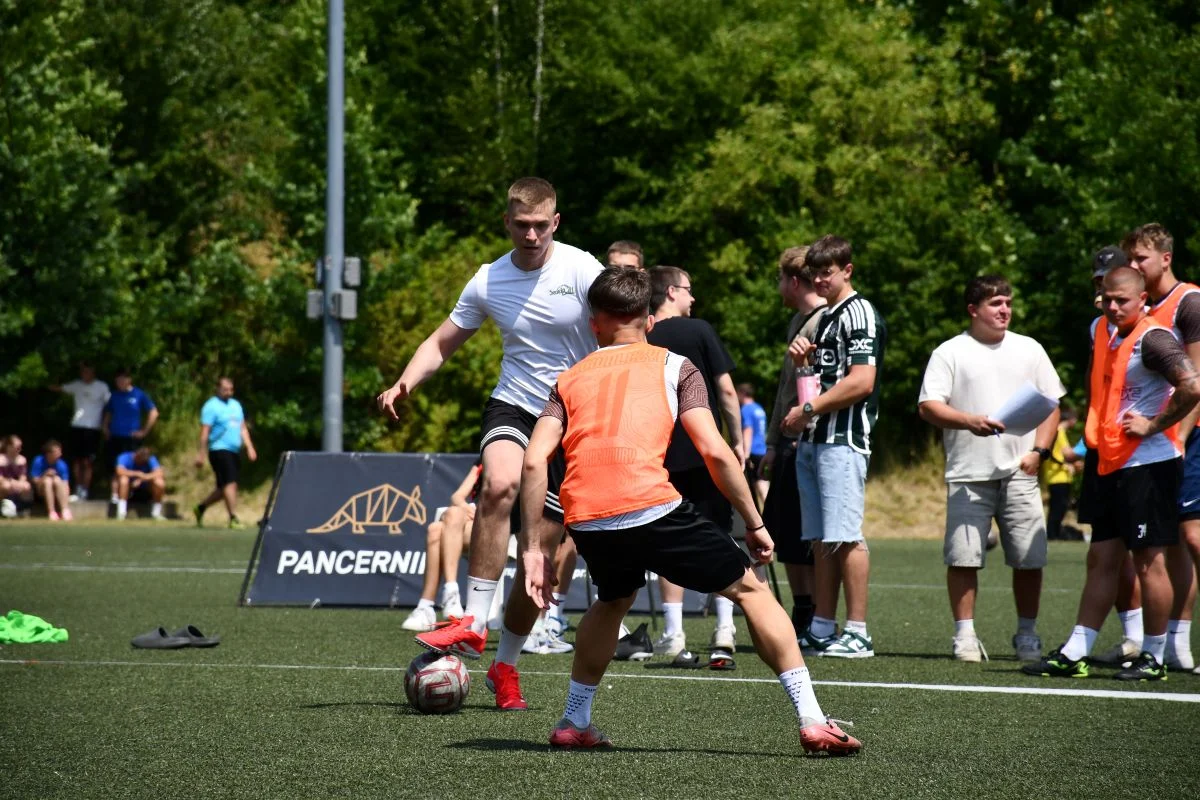 Piłkarska pomoc potrzebującym — za nami charytatywny turniej Dzikie Knury Cup! 