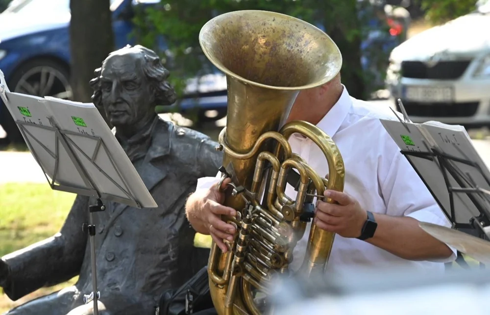 Muzyka znów rozbrzmiewa w parkach Rudy Śląskiej. Ruszyły letnie koncerty promenadowe!