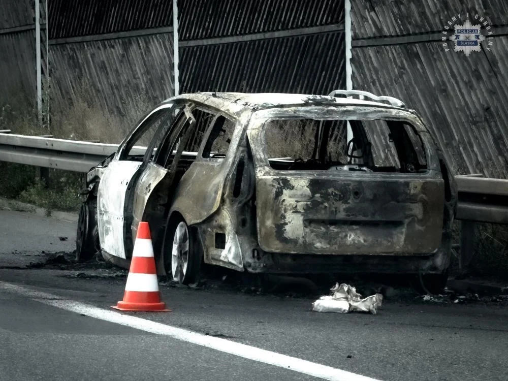 Groźny pożar samochodu na A4 w Rudzie Śląskiej. Utrudnienia w ruchu w kierunku Gliwic!