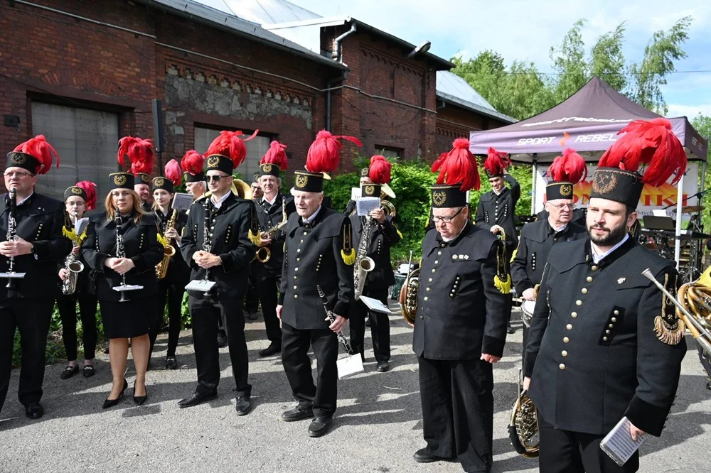 Zakończenie lipcowych koncertów w Ogrodzie ŚTI: Orkiestra Dęta KWK Pokój na scenie