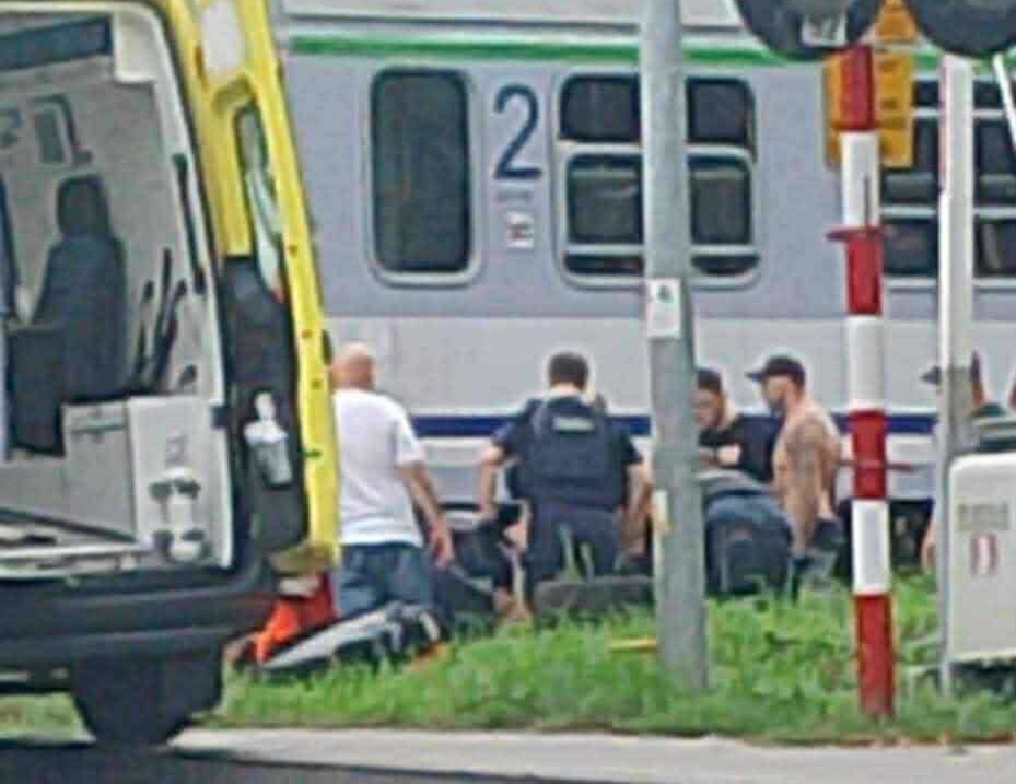 Awaryjny postój pociągu w Wirku z powodu zasłabnięcia kibica