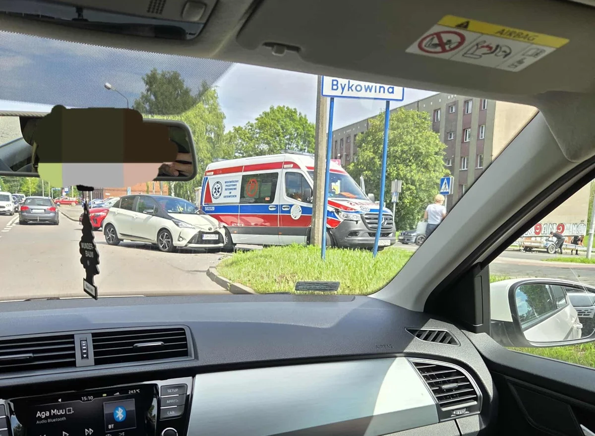 Kolizja ambulansu z samochodem osobowym w Rudzie Śląskiej