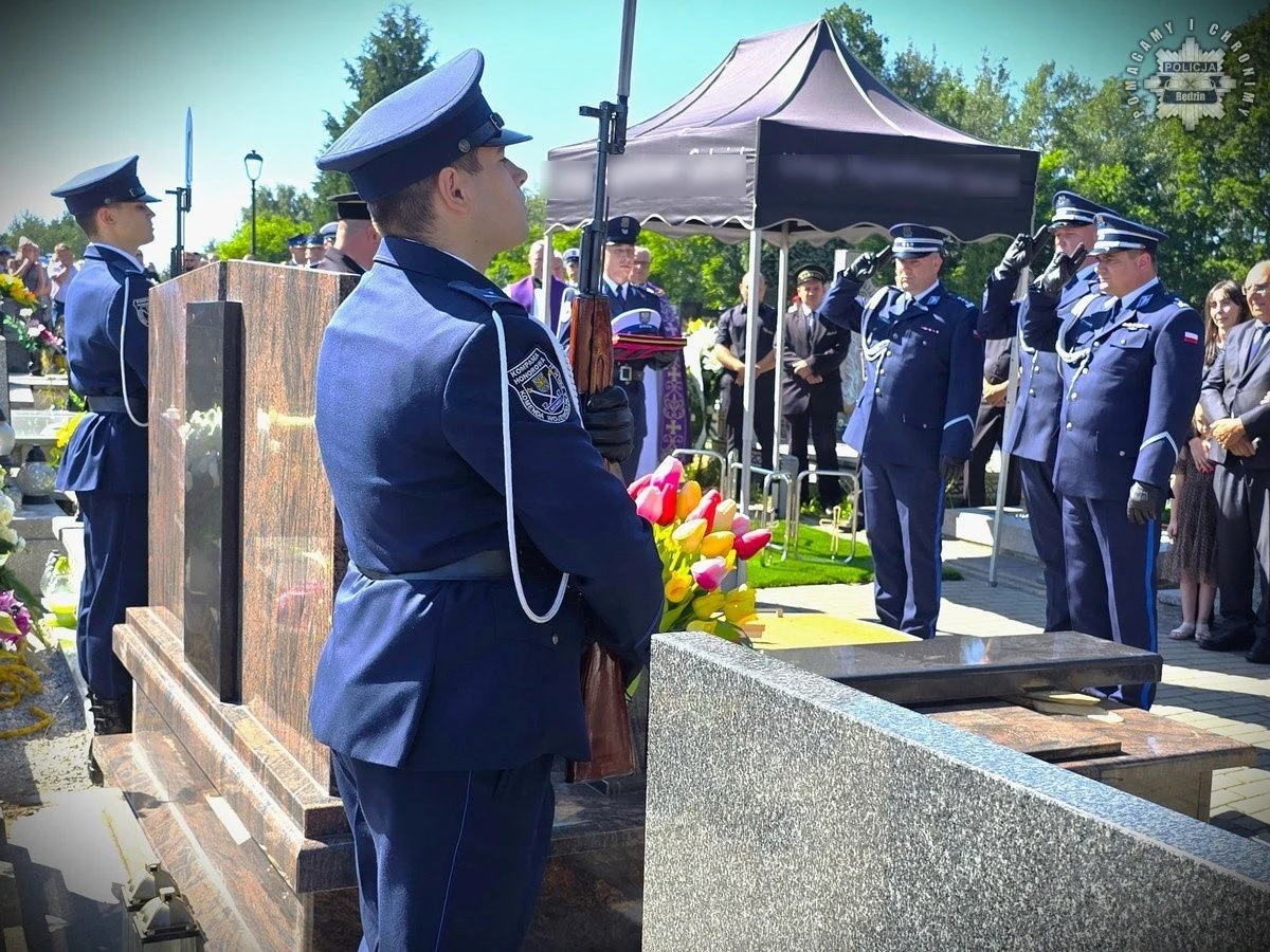 35-881446_g.jpg