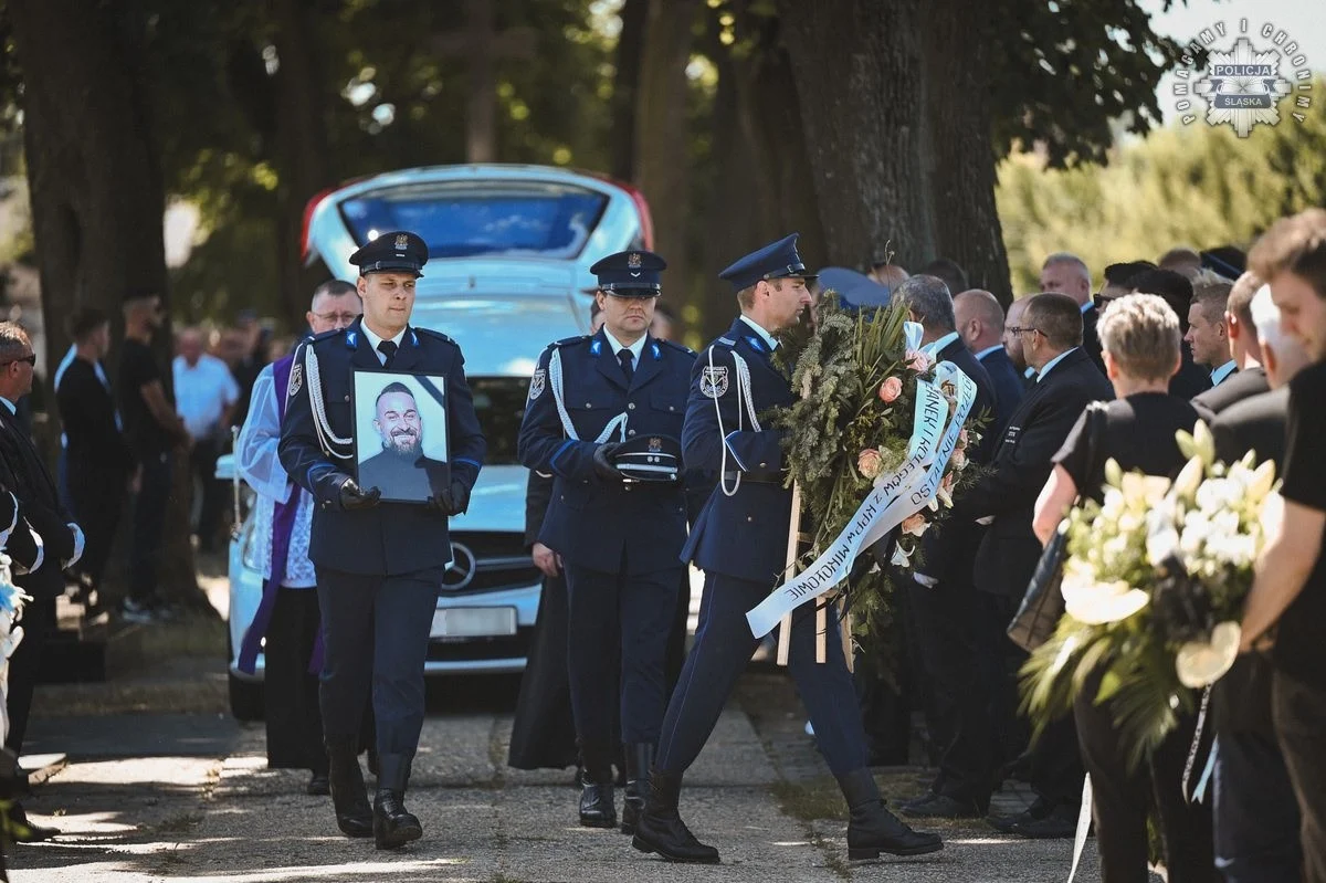 Ostatnie pożegnanie śląskich policjantów asp. szt. Iwony Bajan i podkom. Dariusza Stypuły