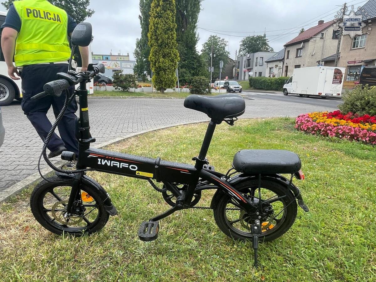 Pszów: Zderzenie pojazdu ciężarowego z rowerzystką – kobieta trafiła do szpitala