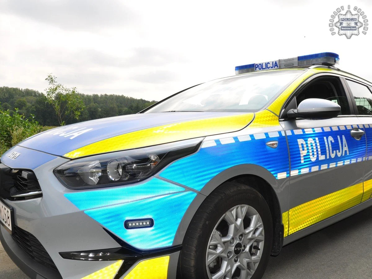 28-latek jechał motorowerem bez prawa jazdy z telewizorem. Teraz czekają go konsekwencje