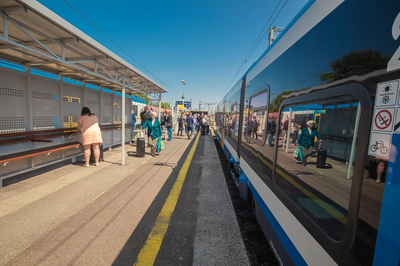 Linia kolejowa S74 wróciła po 24 latach do Łazisk! Cieszy się ogromnym zainteresowaniem