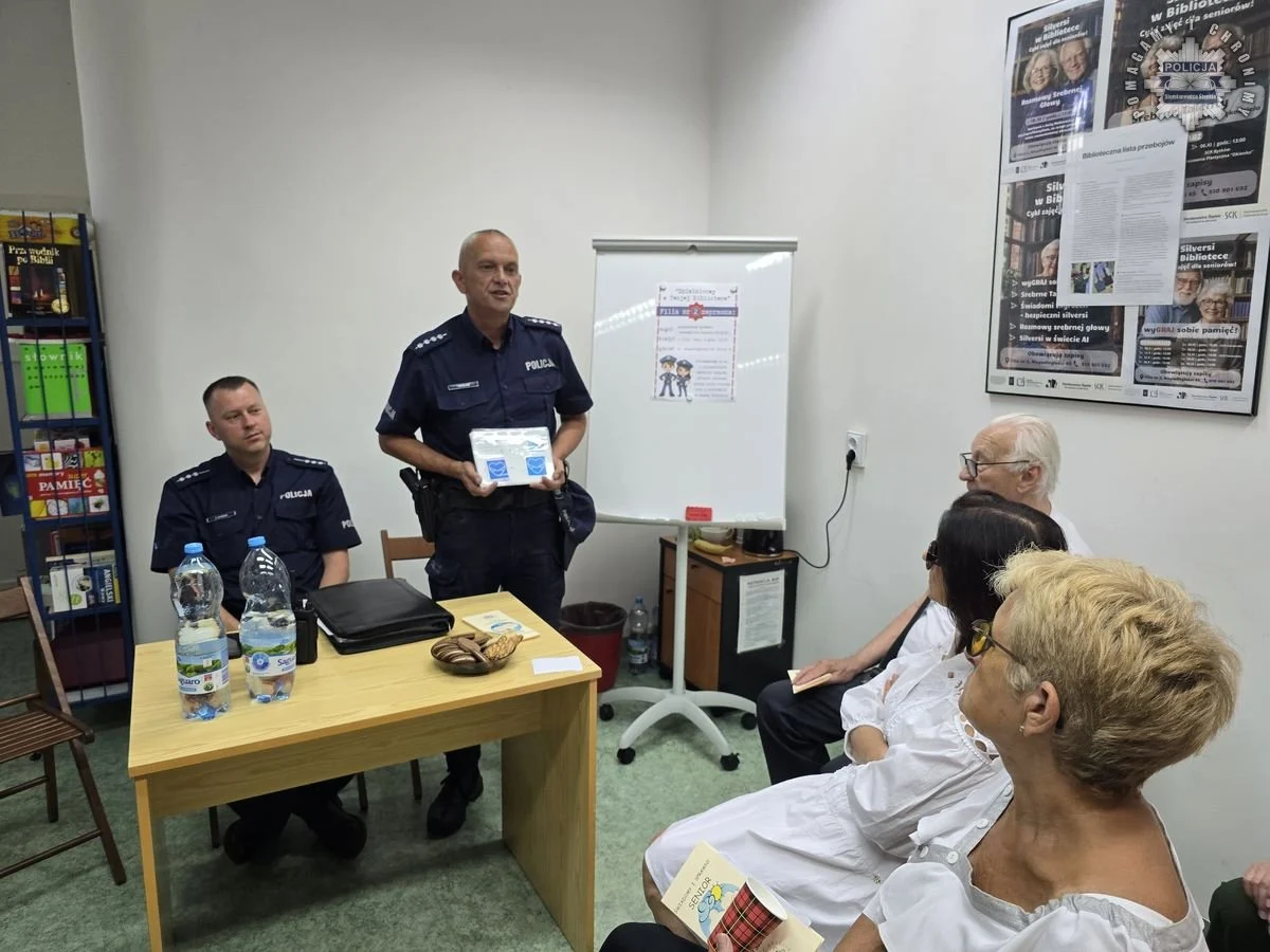 Rozmowy o bezpieczeństwie z policją – mieszkańcy Siemianowic włączają się w działania
