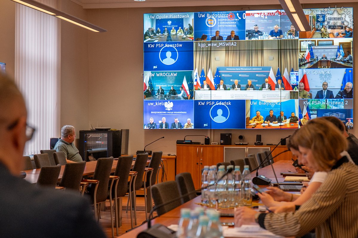 Intensywne działania służb w Śląskiem. Jak policja reaguje na zagrożenia hydrometeorologi?