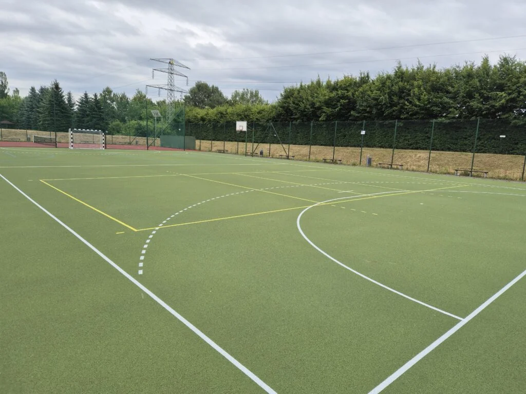 Zakończyła się modernizacja boiska na Bańgowie – nowa nawierzchnia i sprzęt