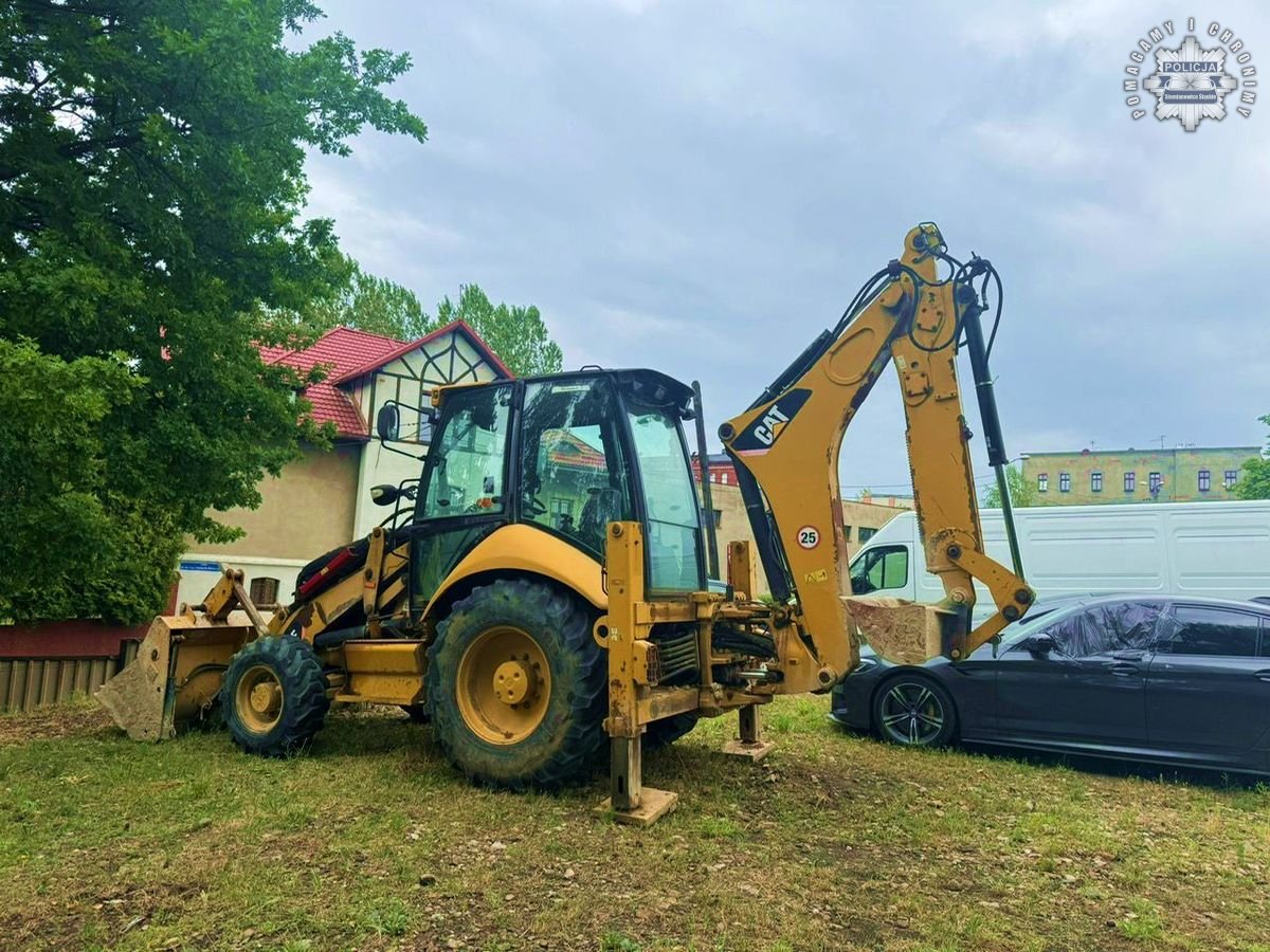 Kradzież koparki, narkotyki i agresja – 31-latek zatrzymany przez policję