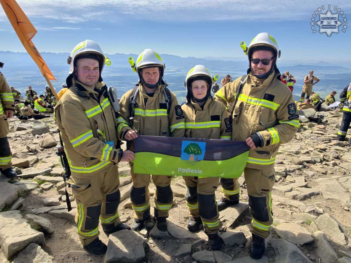 Siemianowicki policjant i strażak wspina się na Babią Górę, by promować rejestrację szpiku