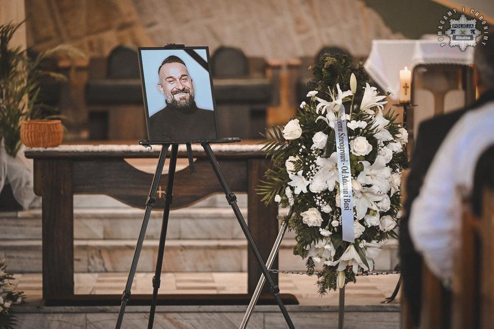 Tłumy pożegnały podkom. Dariusza Stypułę – Komendanta Komisariatu w Orzeszu