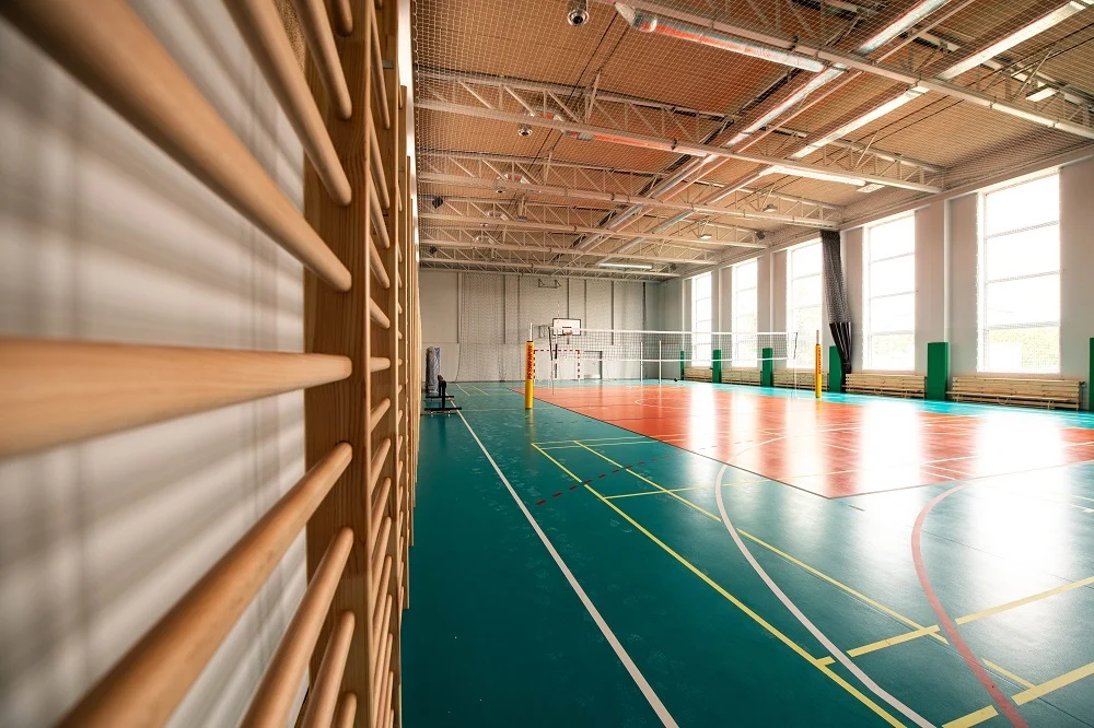 Od sali gimnastycznej po oświetlenie LED – trwa sezon remontów w tyskich szkołach