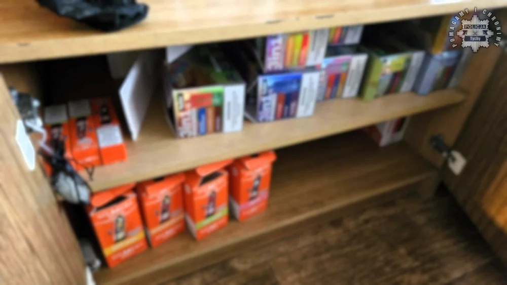 Tyscy policjanci zabezpieczyli 400 e-papierosów bez polskich znaków akcyzy