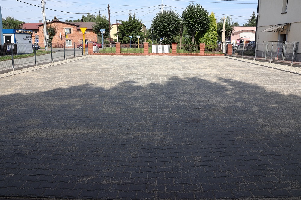 Parking przy szkole dostępny na czas zamknięcia ul. Rybnickiej w Orzeszu