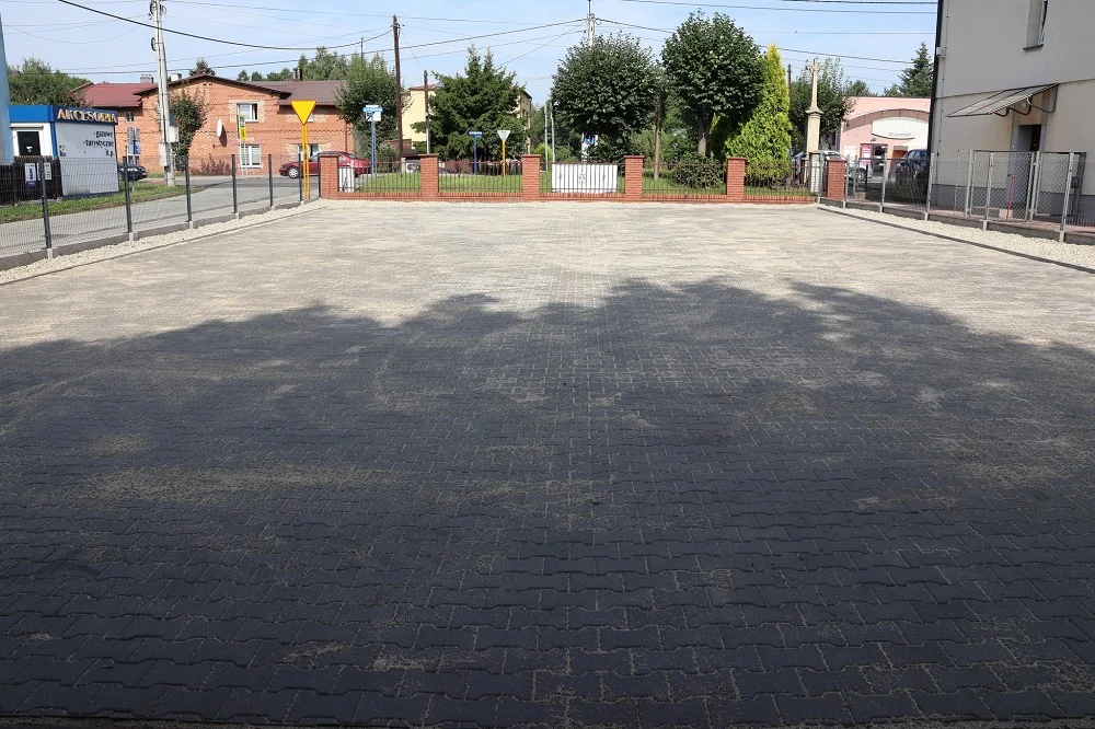 Parking przy szkole dostępny na czas zamknięcia ul. Rybnickiej w Orzeszu