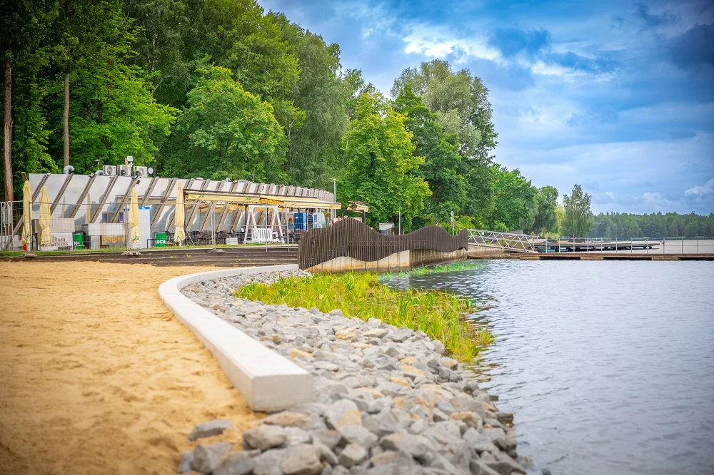 Zakończono umocnienie brzegów Jeziora Paprocańskiego – inwestycja na 997 tys. zł