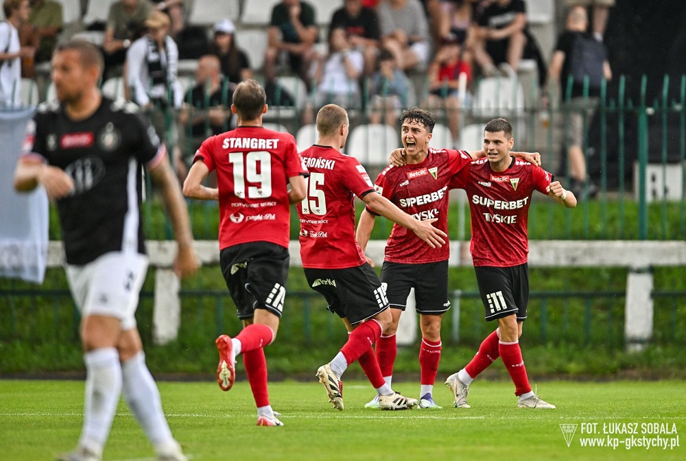 GKS Tychy po emocjonującym meczu pokonuje Polonię Warszawa 2:1