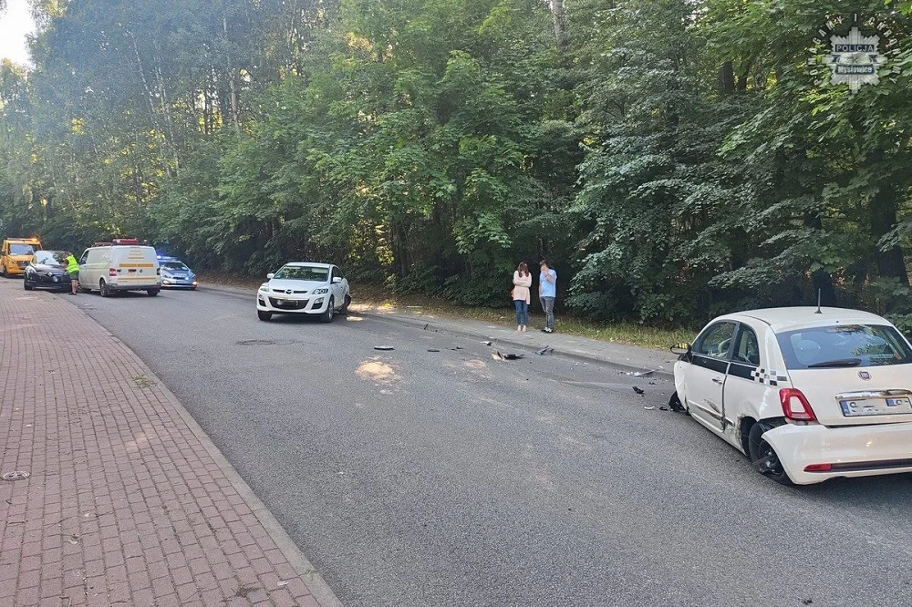 Wypadek na ulicy Dzierżonia – dwie osoby trafiły do szpitala