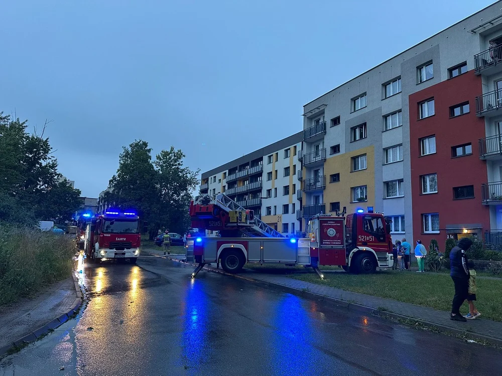 Pożar mieszkania w Mysłowicach. Szybka reakcja sąsiadów zapobiegła tragedii