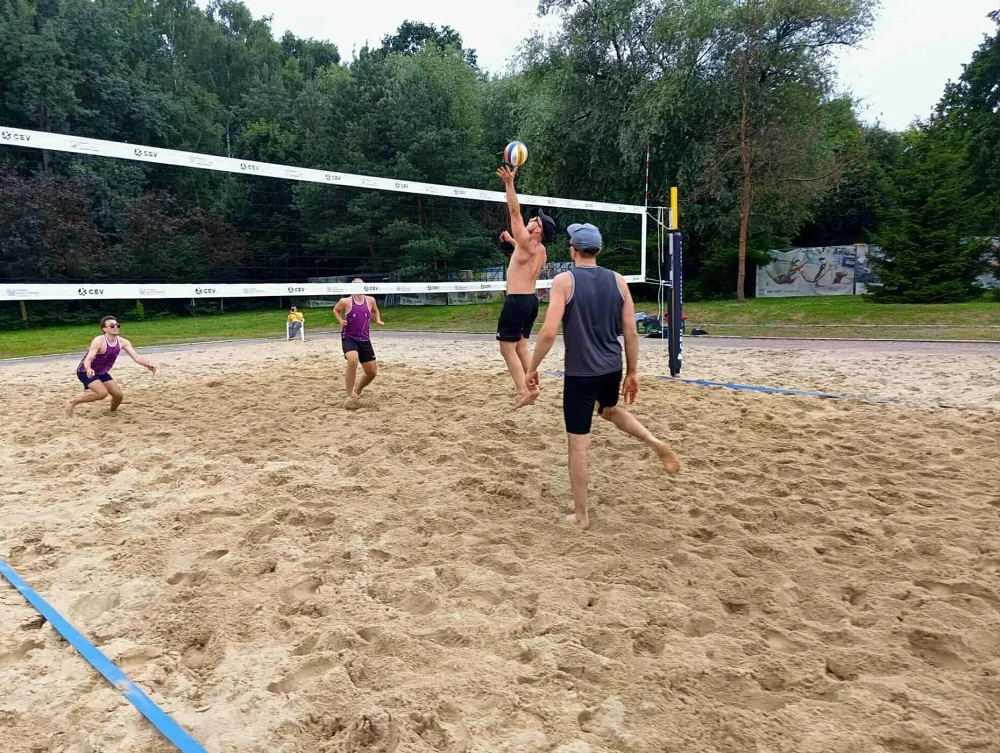 Pierwszy turniej Otwartych Mistrzostw Siatkówki Plażowej 2025 zakończony!
