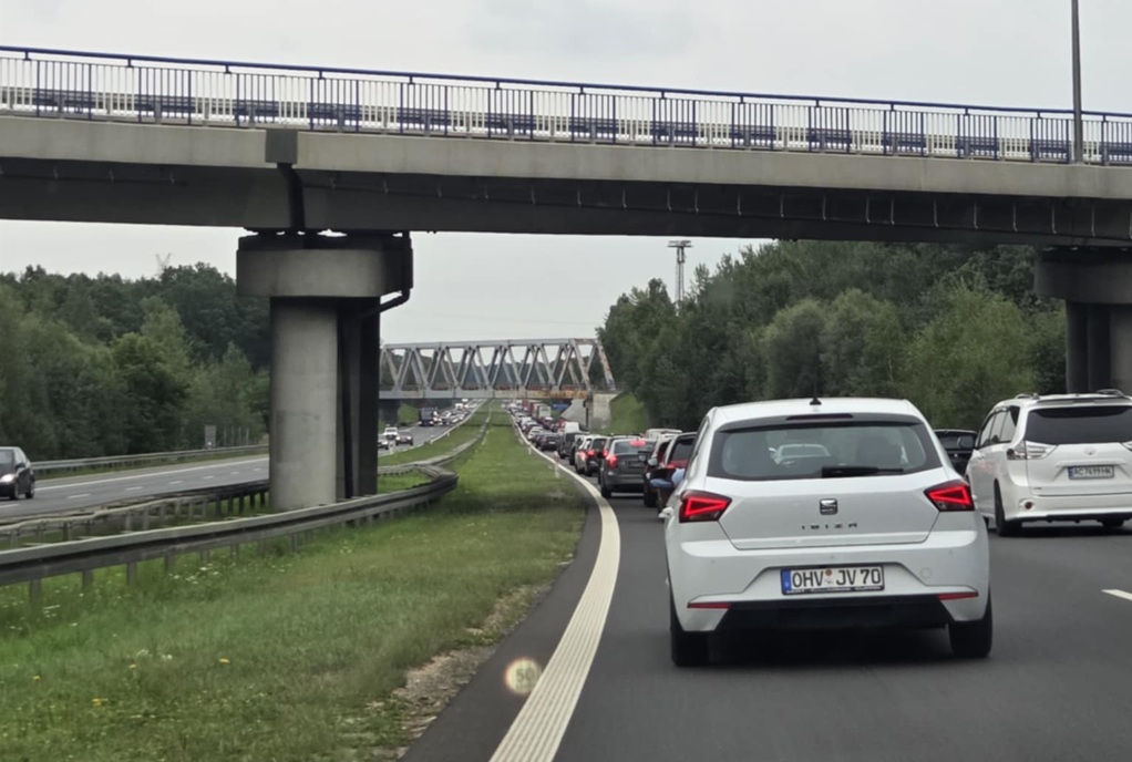 Zdarzenie drogowe na autostradzie A4! Policja prowadzi działania w Brzęczkowicach