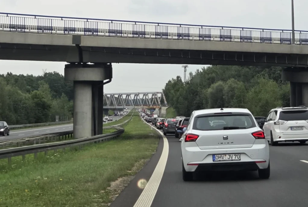 Zdarzenie drogowe na autostradzie A4! Policja prowadzi działania w Brzęczkowicach