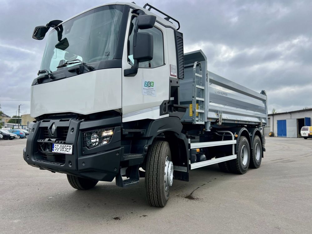 ZGK inwestuje w sprzęt – nowoczesna wywrotka zastąpiła ponad 25-letni pojazd