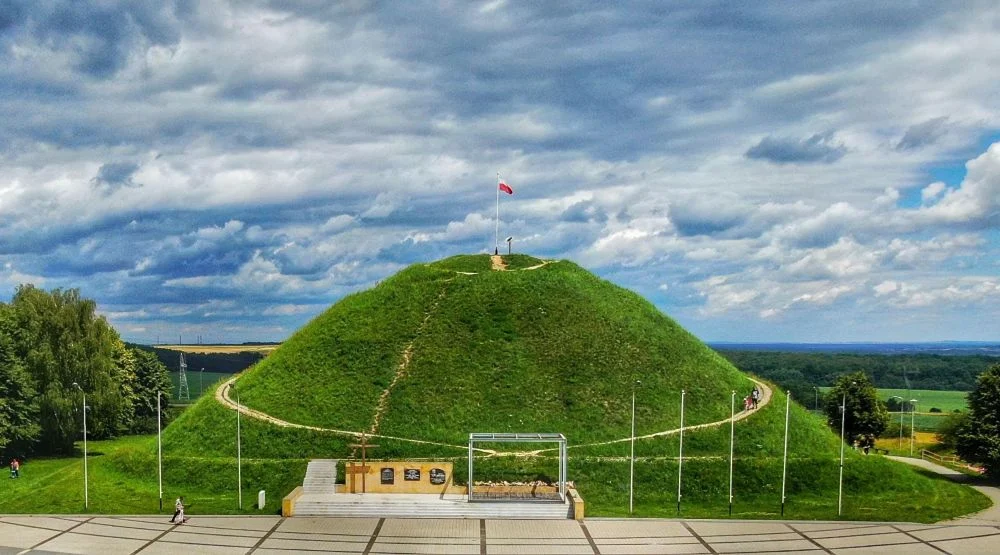 Kopiec Wyzwolenia zagrożony – apel Urzędu Miasta o szacunek dla miejsca pamięci
