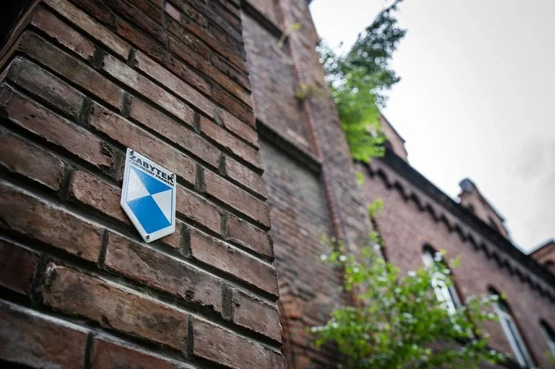 Zabytek chroniony prawem: Rybnik oznacza historyczne budynki