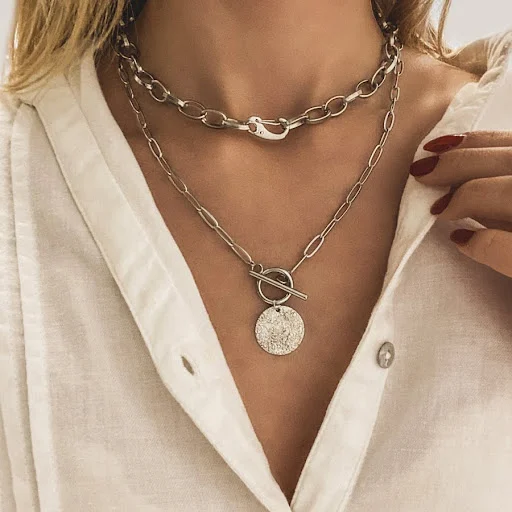 Mocny akcent w męskiej biżuterii! Te naszyjniki - łańcuchy podbijają ulice i social media