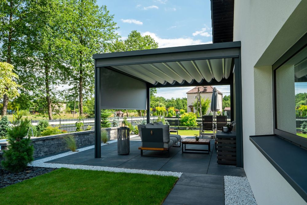 Jak wybrać elegancką i wytrzymałą pergolę. Przewodnik po materiałach i konstrukcjach