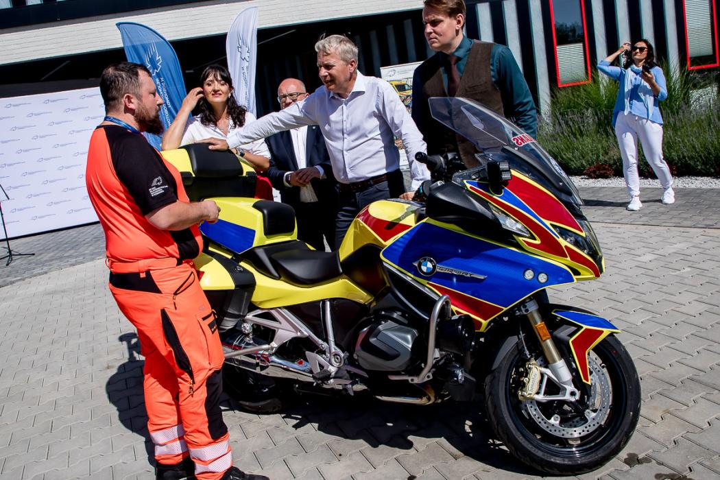 Szybciej po zdrowie i życie. Do Sosnowca trafił nowoczesny motoambulans