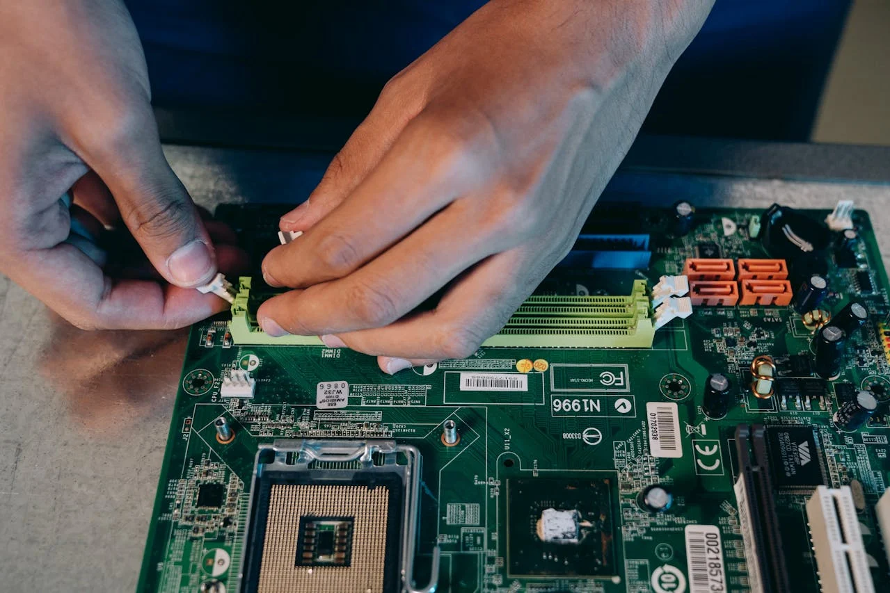Jak dobrać procesor do płyty głównej – socket, chipset i kompatybilność